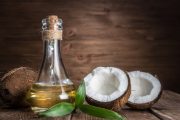 Beneficiile cosmetice ale uleiului de nuca de cocos